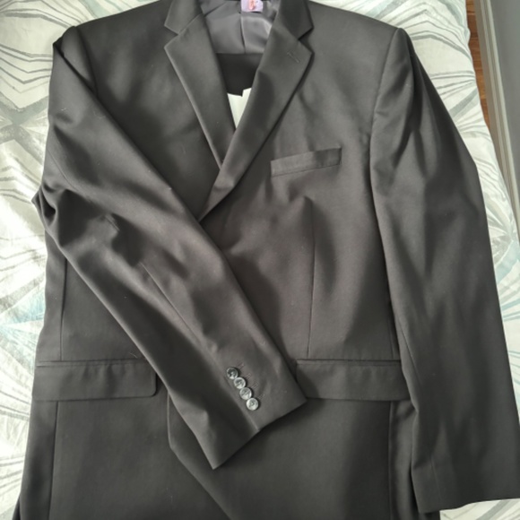 Suit - Picture 5 of 7